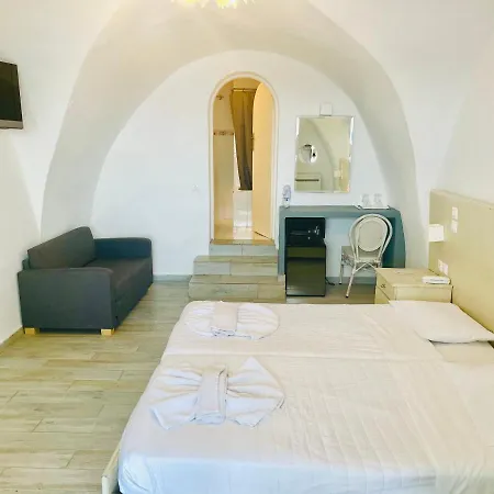 Loucas On The Cliff 3*