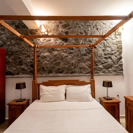 Loucas On The Cliff Hotell 3*