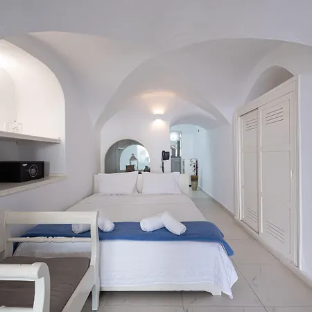 Loucas On The Cliff Fira (Santorini)