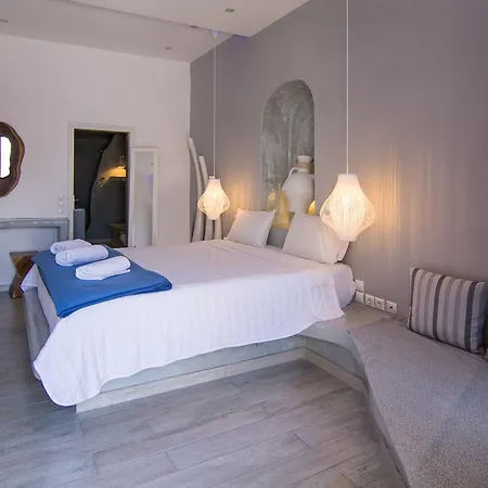 Loucas On The Cliff Fira (Santorini)