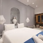 Loucas On The Cliff Hotell 3*