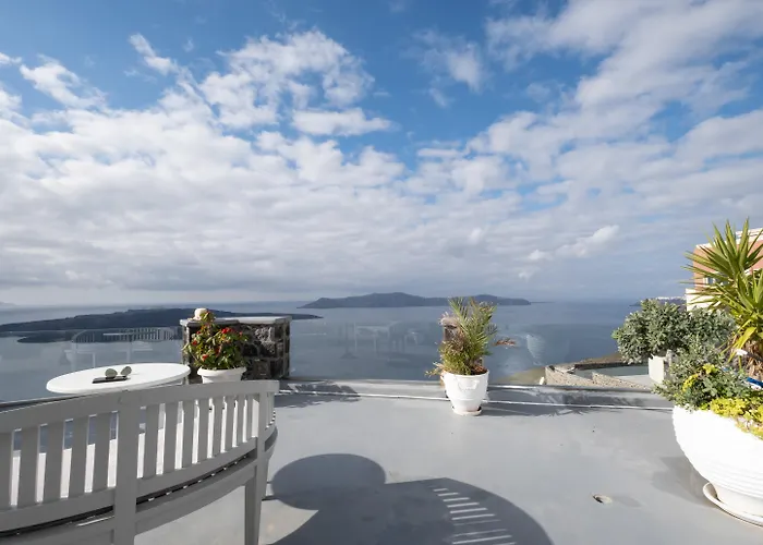 Loucas On The Cliff Hotel