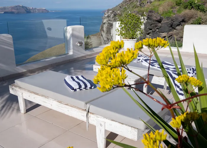 Hotel Loucas On The Cliff