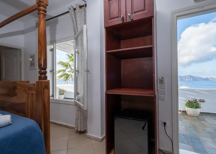 Loucas On The Cliff 3* Fira (Santorini)