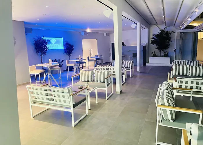 Loucas On The Cliff 3* Fira (Santorini)