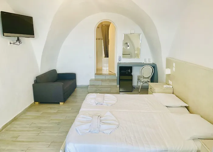 Loucas On The Cliff Hotel