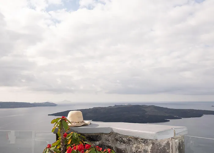 Loucas On The Cliff Hotel