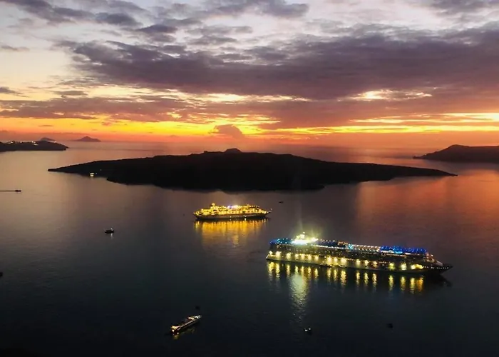 Loucas On The Cliff Hotel