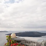 Loucas On The Cliff Hotel