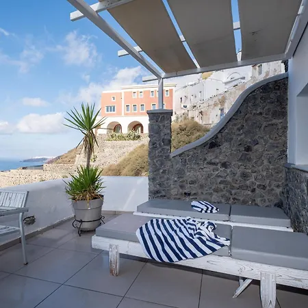 Loucas On The Cliff Hotel 3*