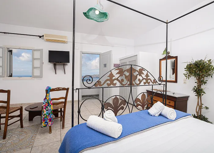 מלון Loucas On The Cliff