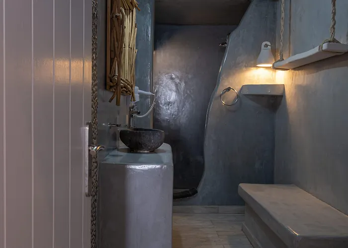 מלון Loucas On The Cliff