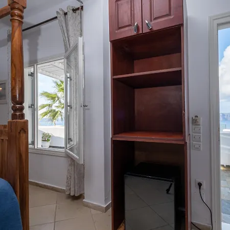 Loucas On The Cliff 3* 산토리니